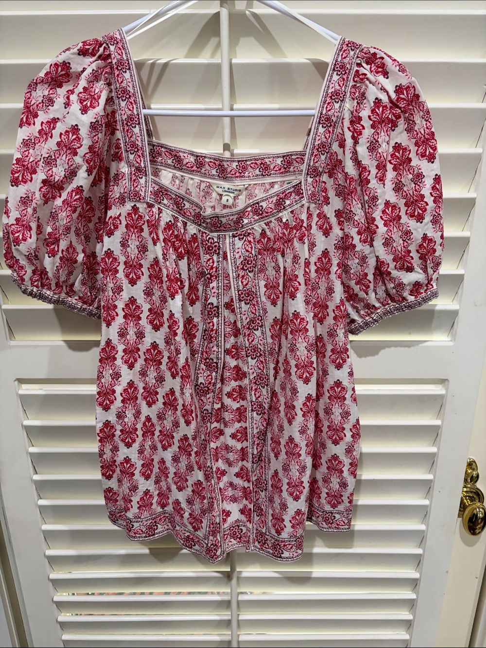 Max Studio White Top with Red Floral Print and Puff Sleeves.M NWOT